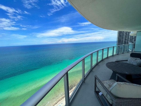 Hyde Beach Resort Rentals image 18